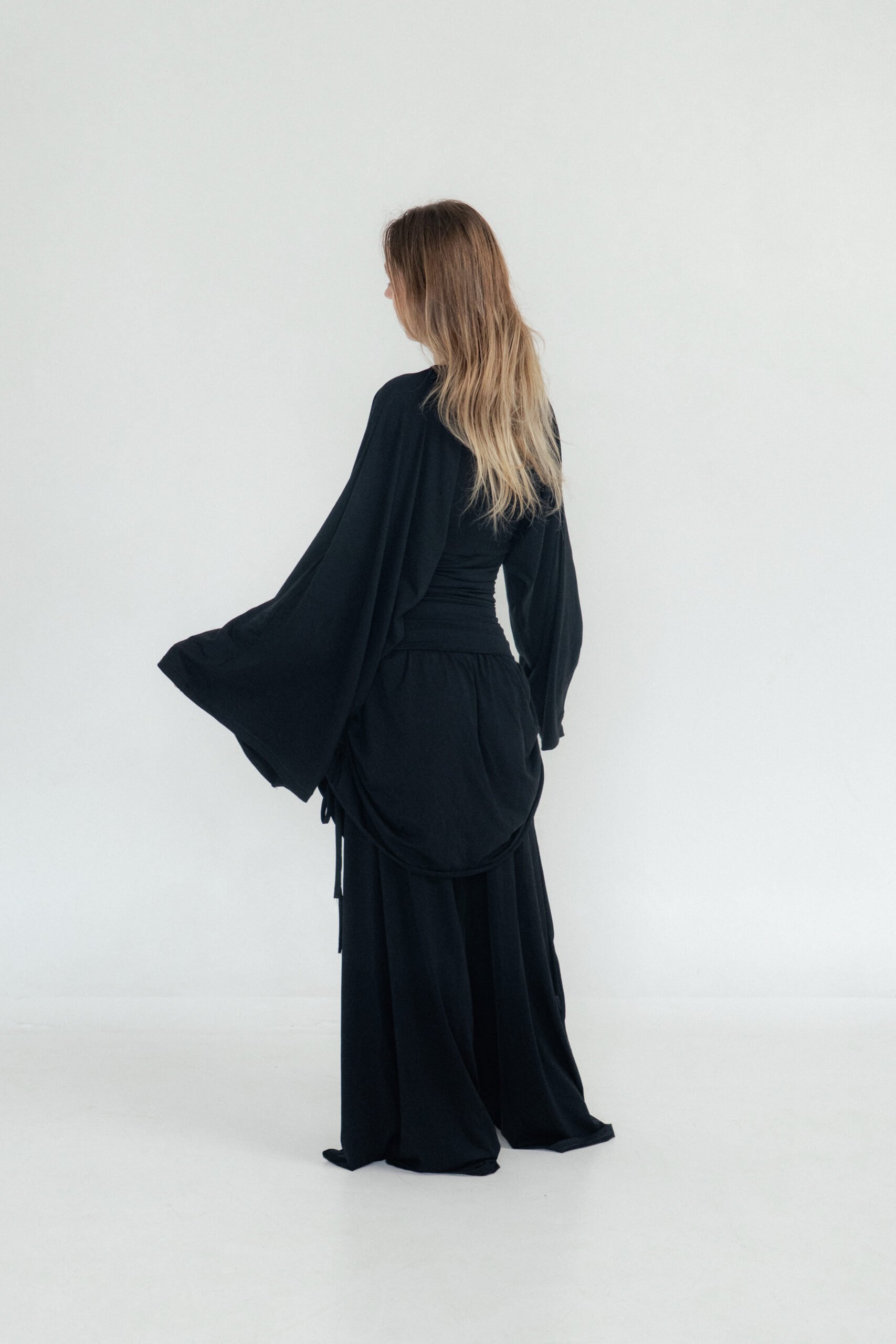 Essential 01 - Image 2