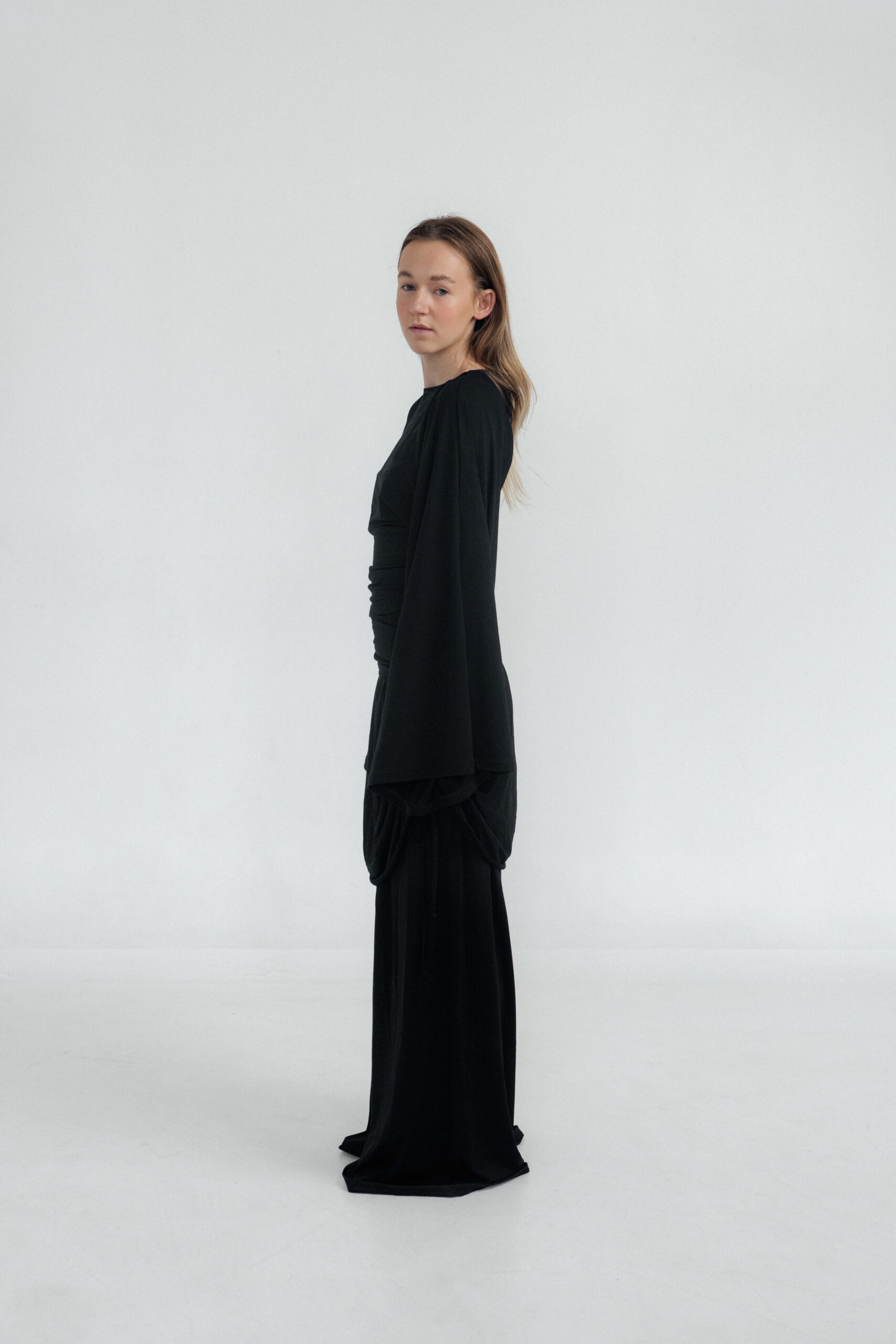 Essential 01 - Image 4